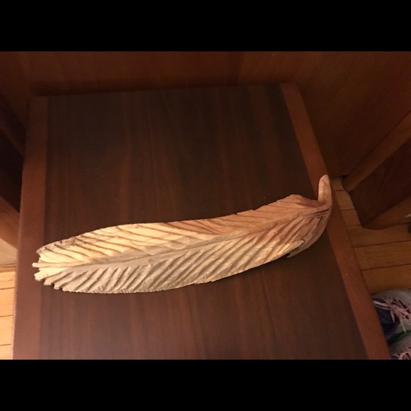 Hand carved wooden feather - Picture 5 of 5